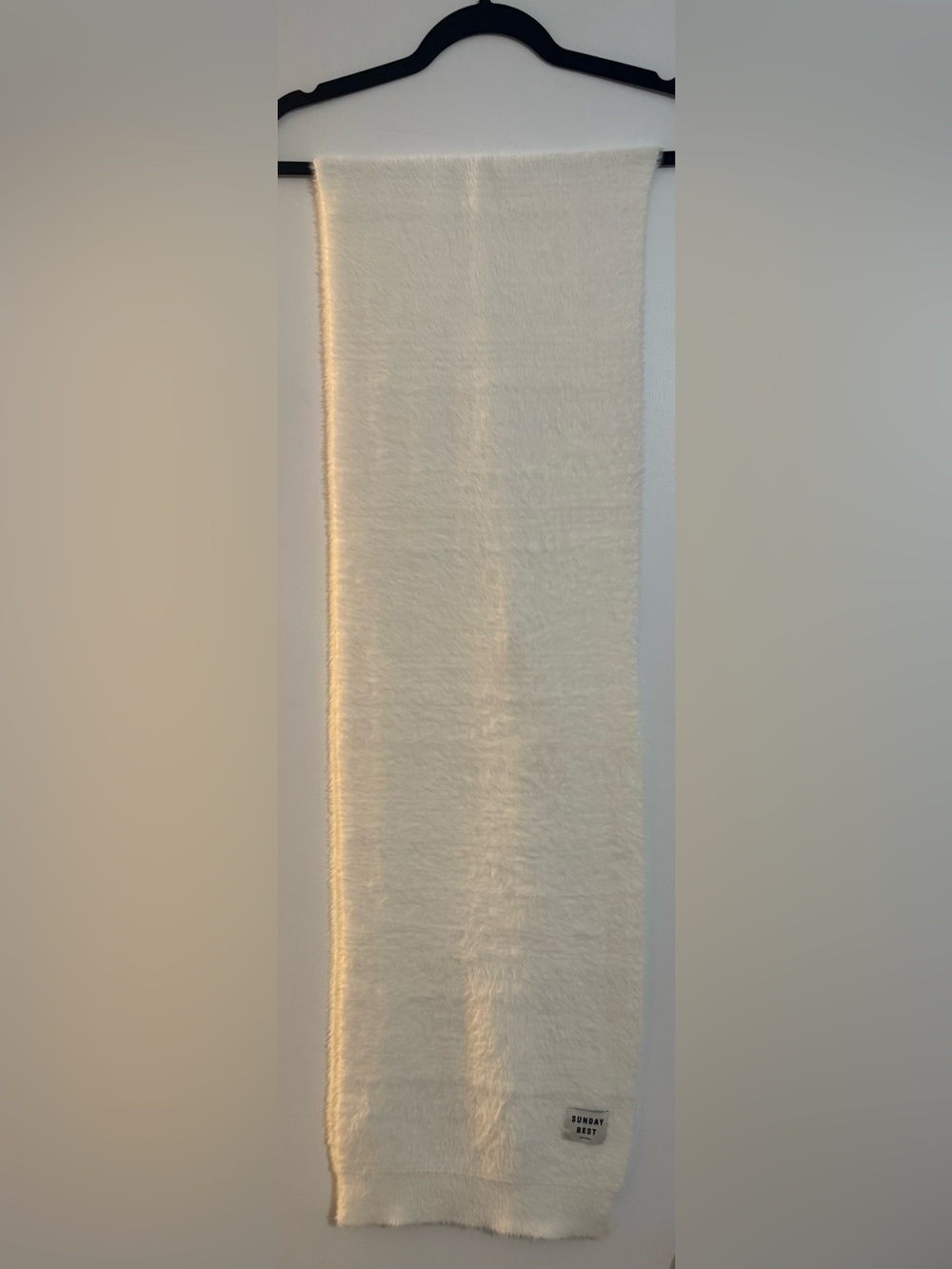 Aritzia Sunday Best White Fuzzy Knit Scarf – NWOT